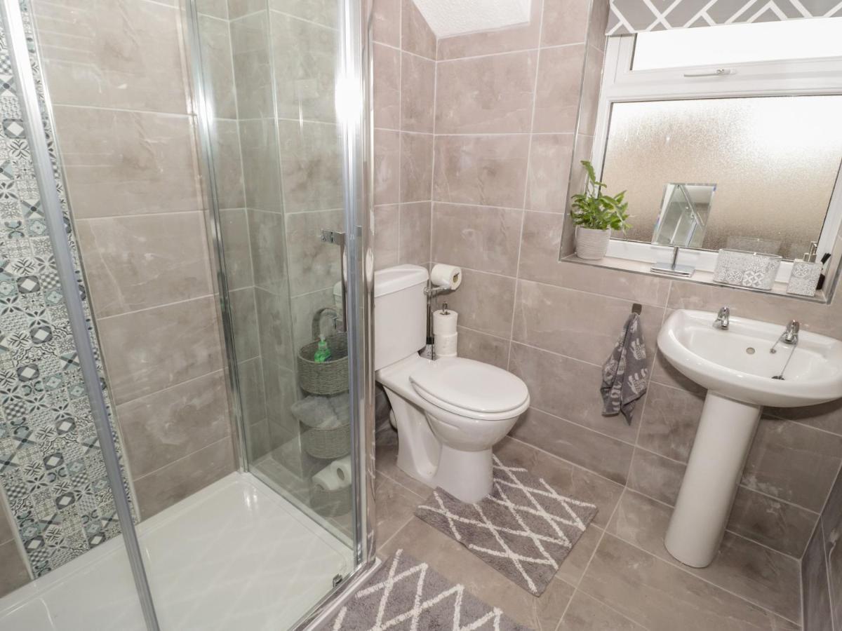 31 Lloyd Street West * Llandudno